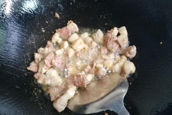 新鲜蒜头焖五花肉的做法图解2