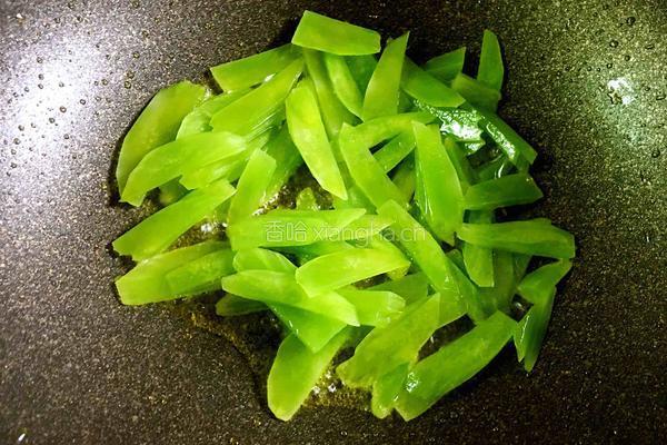 莴笋炒肉的做法图解3
