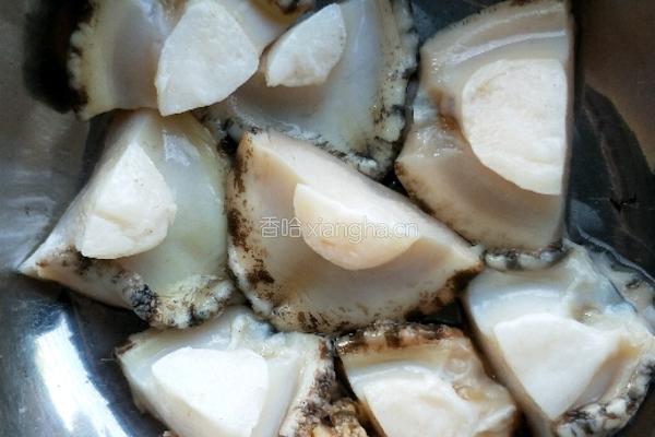 鲜鲍鱼焖鸡的做法图解2