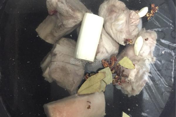 大骨酸菜粉条的做法图解2