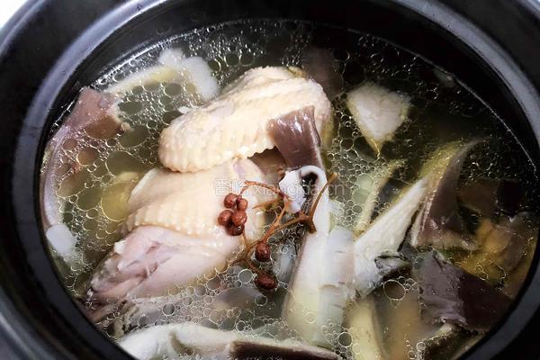 清炖三黄鸡的做法图解10