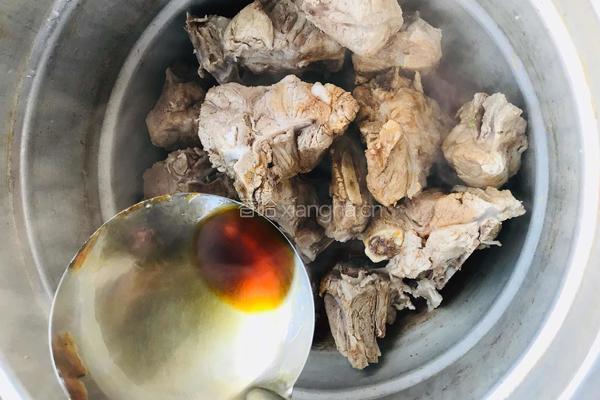 香辣酱焖大腔骨的做法图解3