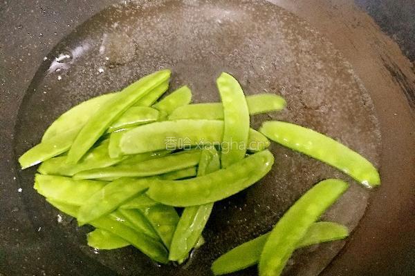 荷兰豆炒腊肠的做法图解5