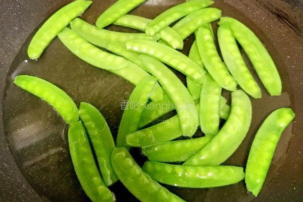 荷兰豆炒腊肠的做法图解6