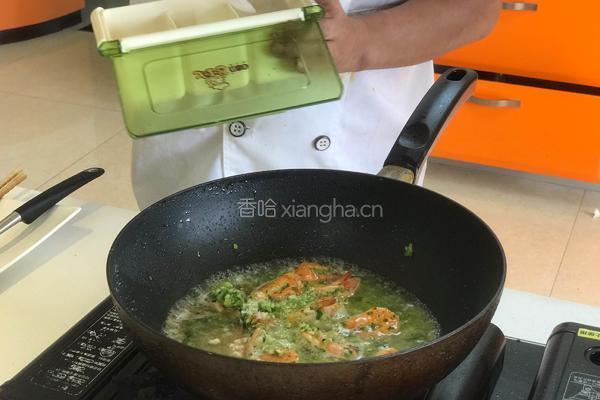 劲葱劲蒜鲜虾粉丝煲的做法图解6