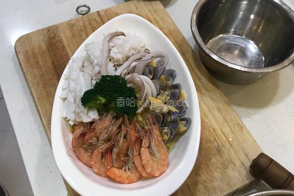 海鲜芝士焗饭的做法图解5
