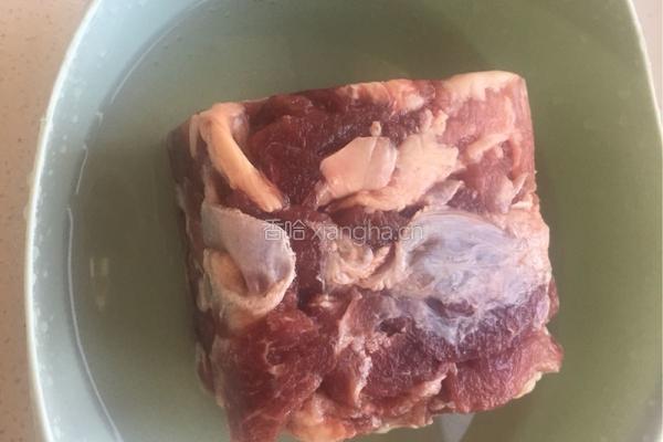 牛肉炖土豆的做法图解1