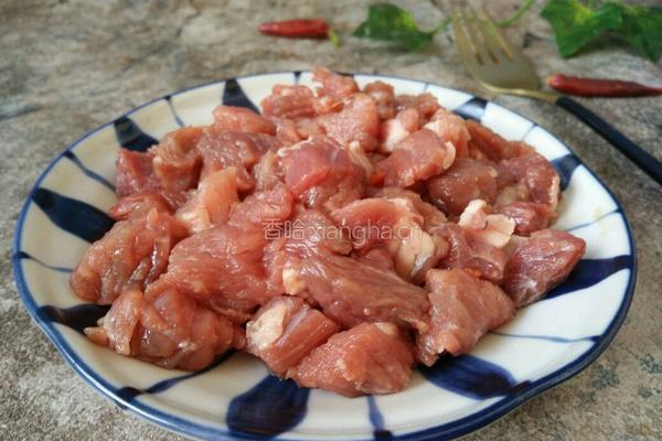豌豆牛肉粒的做法图解1