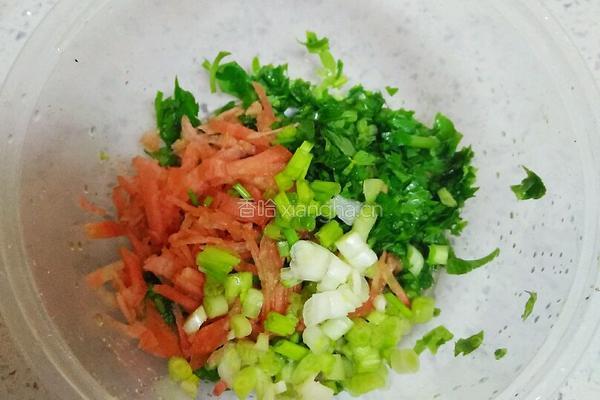 芹菜叶鸡蛋饼的做法图解3