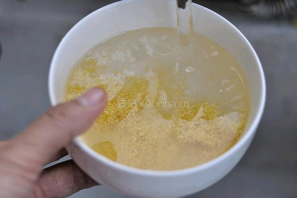 小米红枣枸杞粥的做法图解1