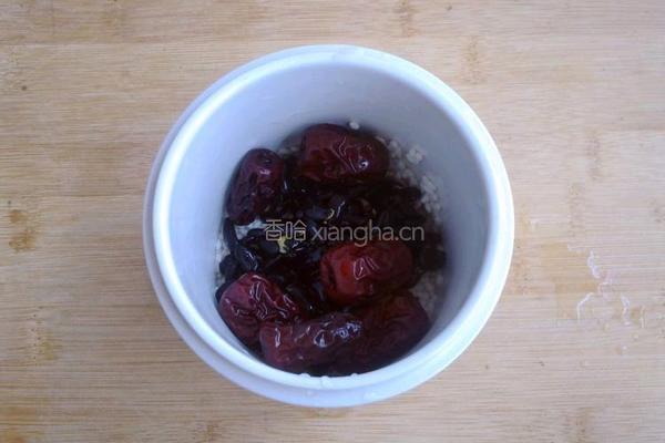 黑豆大枣粥的做法图解2