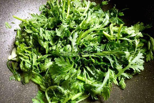 清炒茼蒿的做法图解4