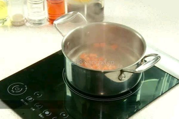 红薯桂圆小米粥的做法图解2