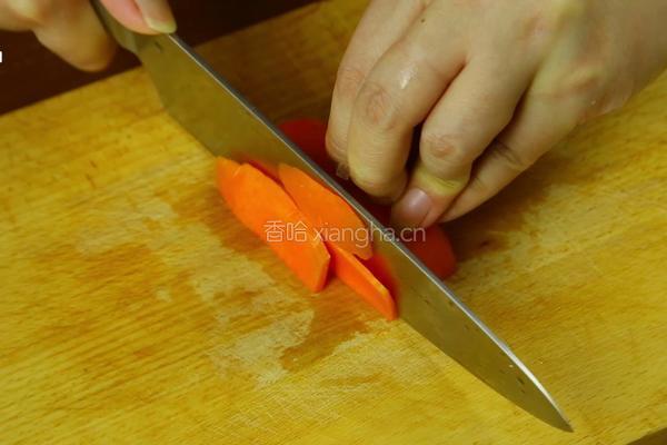 熏三文鱼炒蔬菜的做法图解3