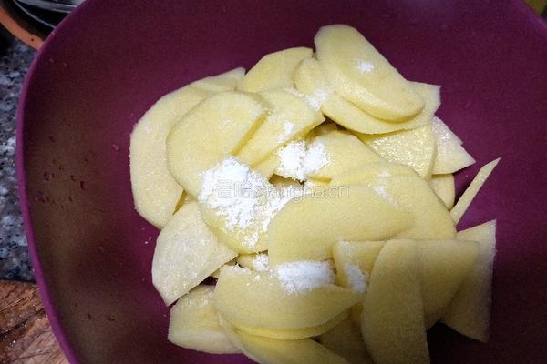 蒜蓉炒土豆的做法图解2