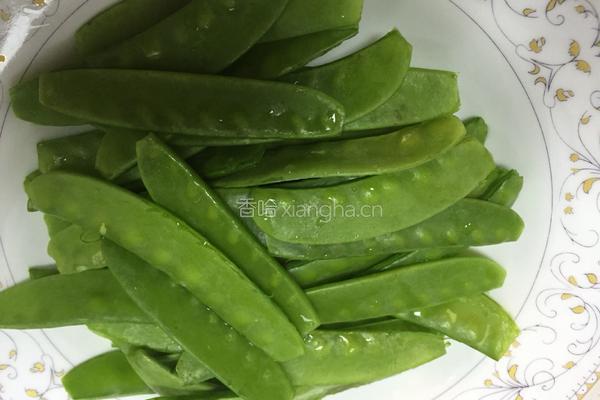素炒荷兰豆的做法图解1