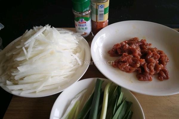  孜然肉片萝卜丝的做法图解2