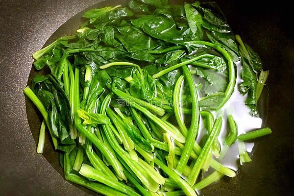清炒菠菜的做法图解2