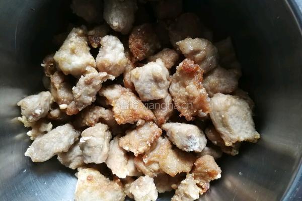菠萝咕噜肉的做法图解1