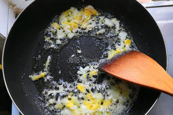 胡萝卜炒饭的做法图解3