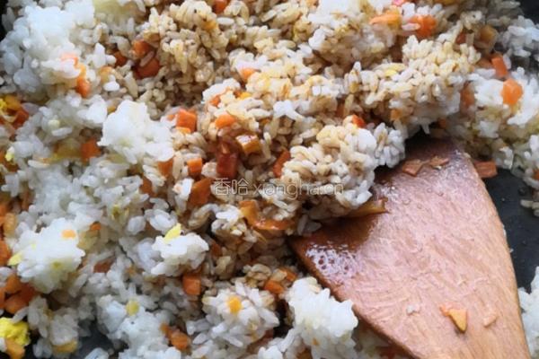 胡萝卜炒饭的做法图解7