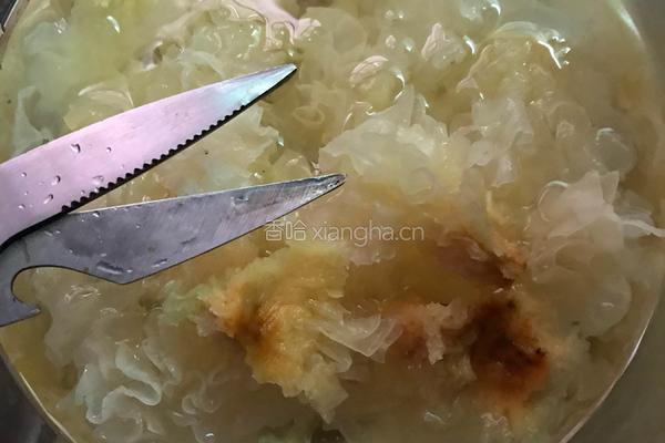 红枣银耳莲子羹的做法图解4