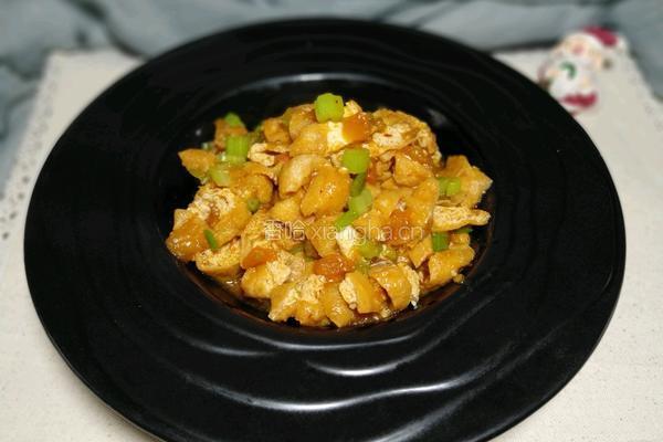 茄汁焖油豆腐的做法图解1