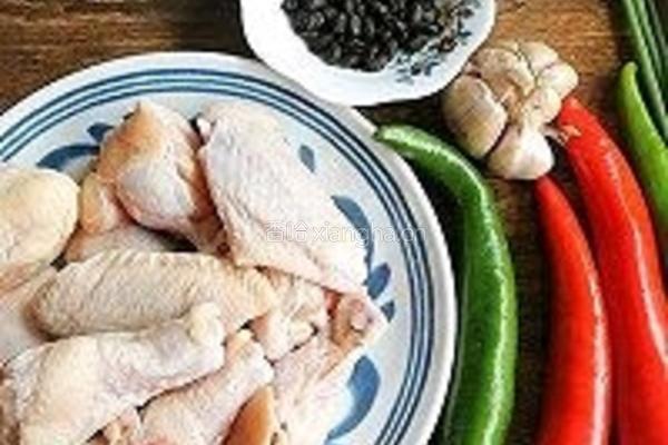 香辣鸡肉块的做法图解1