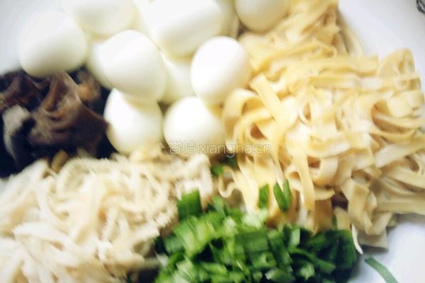 鸡丝麻辣米粉的做法图解1