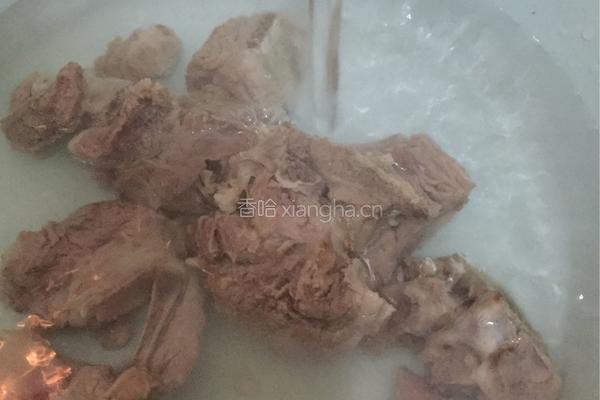 白萝卜排骨汤的做法图解3