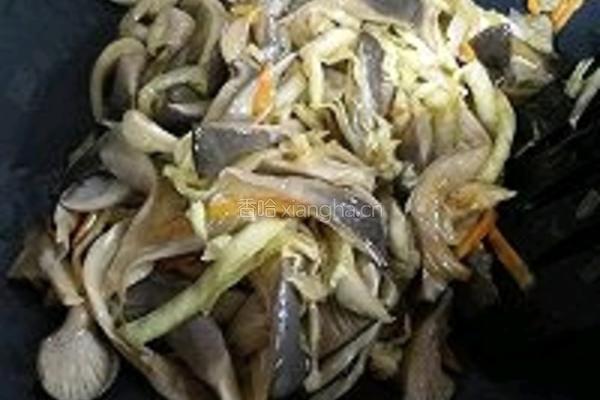白菜炒平菇的做法图解9