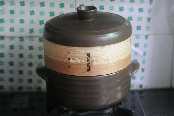 紫苏砂锅鲫鱼蒸的做法图解6
