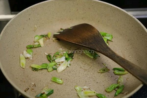 蒜苗煎豆腐的做法图解5