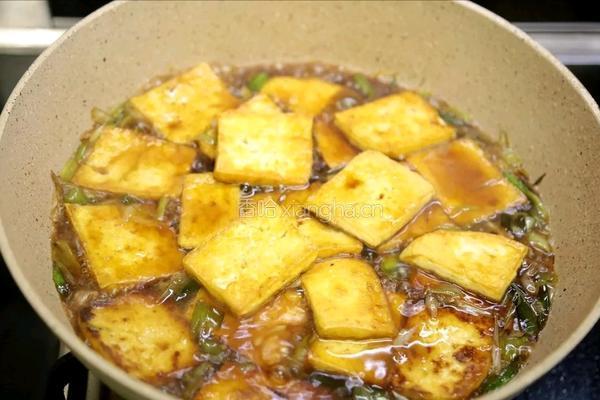 蒜苗煎豆腐的做法图解7
