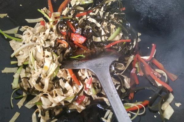 凉拌豆油皮海带丝的做法图解6