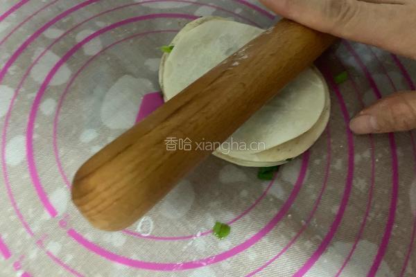 煎葱花饼（饺子皮利用起来）的做法图解6