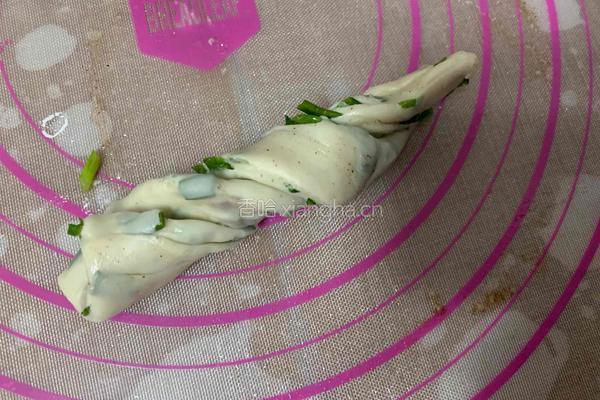 煎葱花饼（饺子皮利用起来）的做法图解8