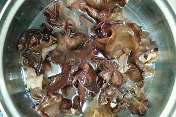 凉拌木耳的做法图解1