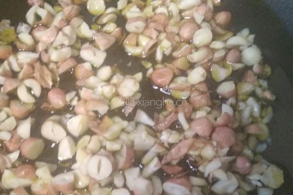 蒜苗花生炒五花肉的做法图解4