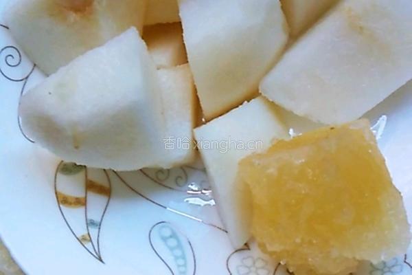 雪梨炖萝卜的做法图解1