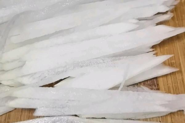 凉拌萝卜丝的做法图解2