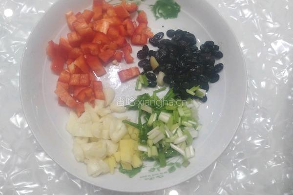 豆豉青椒炒五花肉的做法图解4