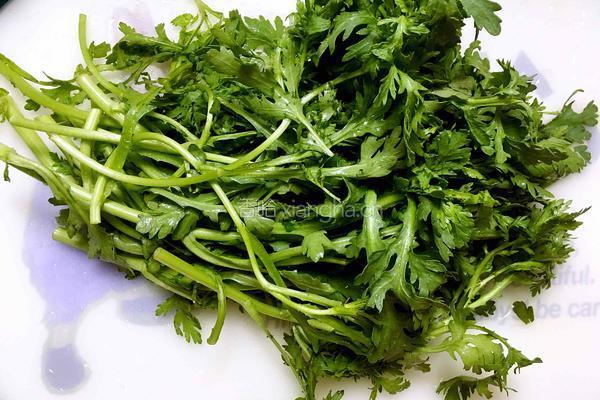 茼蒿丸子的做法图解1