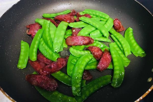 荷兰豆炒腊肠的做法图解7