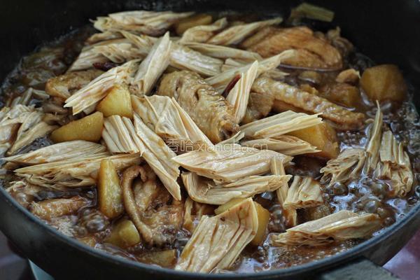 红烧腐竹鸡翅炖土豆的做法图解8