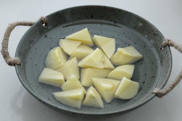 红烧排骨炖土豆的做法图解2