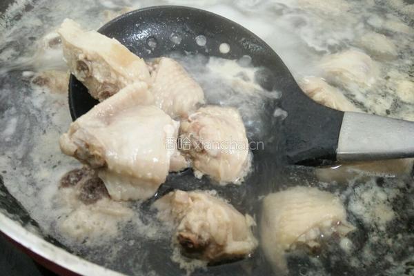 板栗烧鸡翅的做法图解3
