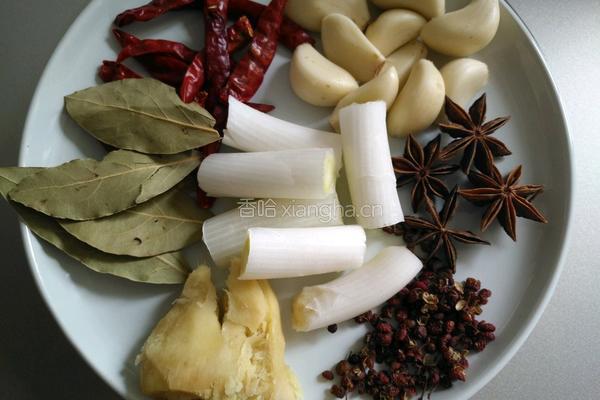  家乡特色菜～白土岗辣子鸡的做法图解1