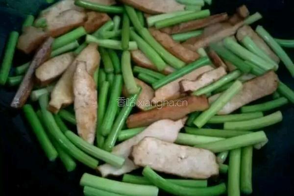 豆干蒜薹炒鸡蛋的做法图解6