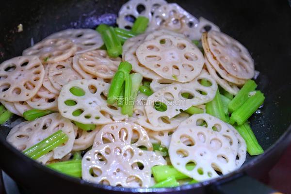 莲藕芹菜炒肉片的做法图解7